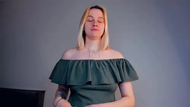 AveIinaStromain Chat XXX in diretta