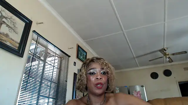 Gucci_BxのライブXXXチャット