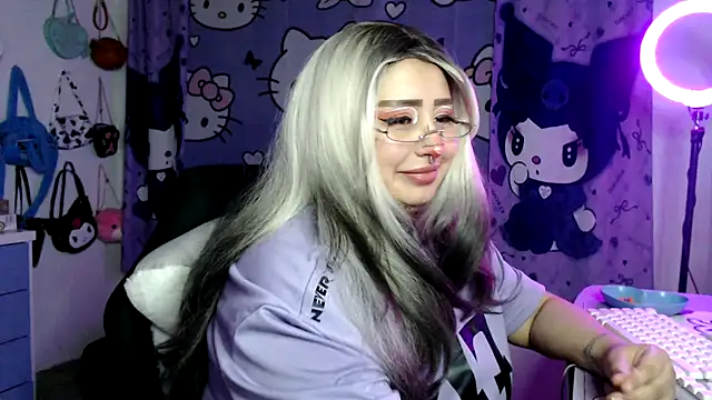 Chat +18 de lussyevans24 ao vivo