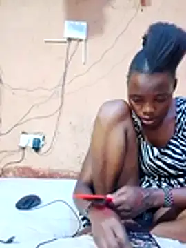 SEXY-NAIMA élő XXX-chatje