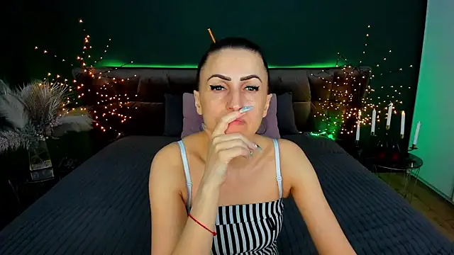 Rebecca_Diamond Chat XXX in diretta