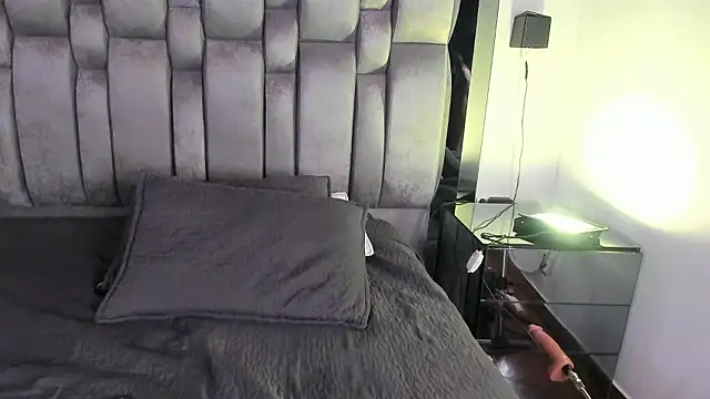 REINA_ADAHARA 即時 XXX 聊天