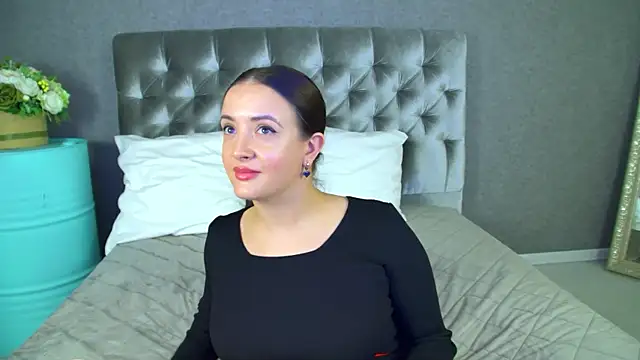 ElinaBellucci Chat XXX in diretta