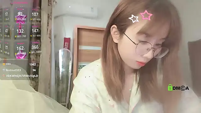 Lili_666 élő XXX-chatje