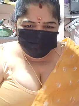 XXX chat uživo modela tamilthanushri