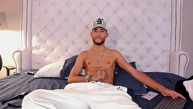 Thiagoferreti: онлайн-секс-чат