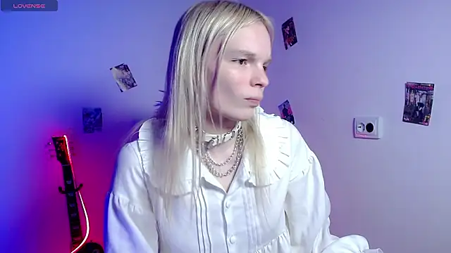 Show modela Emily_Nyaffee na web-kameri