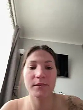 horny_milkis' Webcam Show