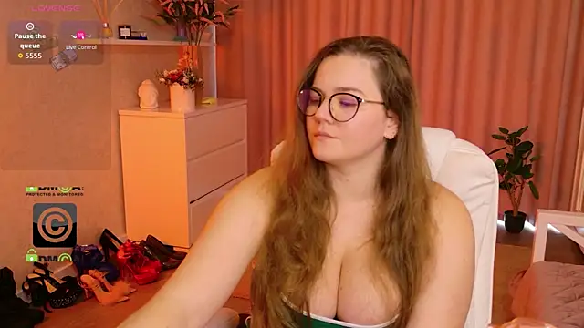 KellyKleine Adlı Modelin Canlı XXX Sohbeti