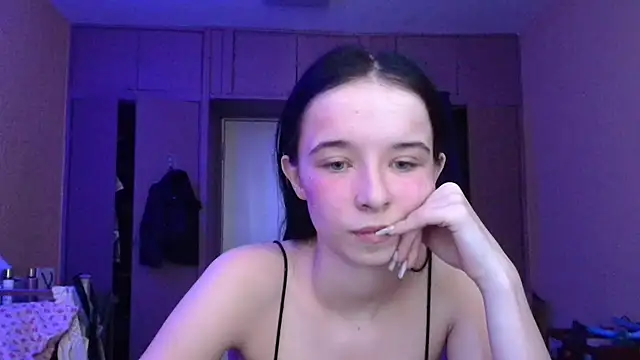 Chat +18 de Emilia_Light ao vivo