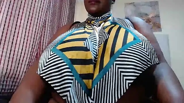 CHOCOLATEDARKBUSTYX – Live XXX-chat