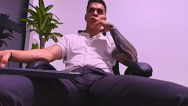 ALPHA_DOMINUS_ webcam show