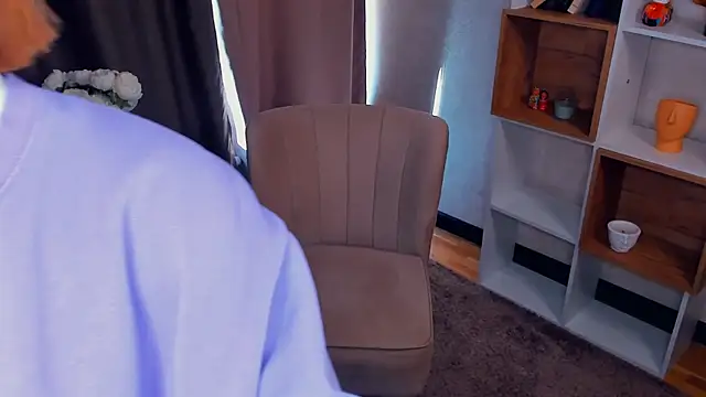 JulieChesnutn Live XXX chat