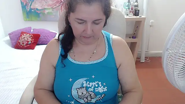 leonela_69 live XXX chat