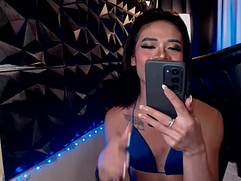 ItsurGirlMiana Pertunjukan Webcam