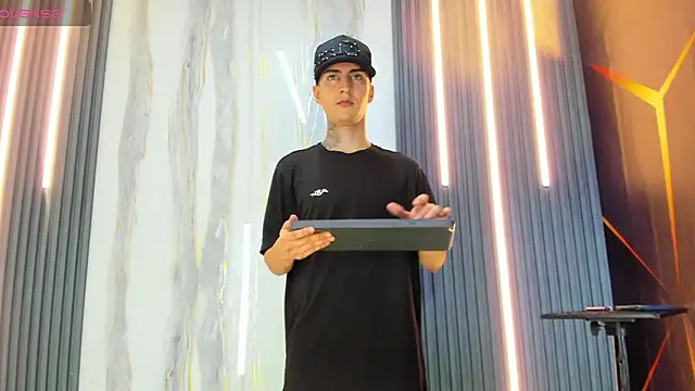 Show Webcam de guys_hard_cock19