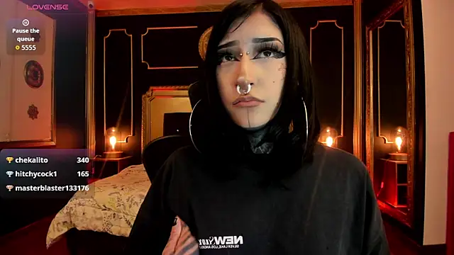 Chat +18 de Kat_VonDe ao vivo