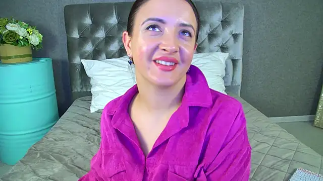 ElinaBellucci: онлайн-секс-чат