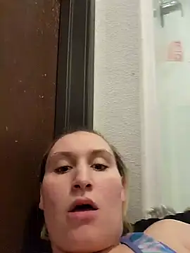 luckilyfound4: διαδικτυακό σόου στην κάμερα