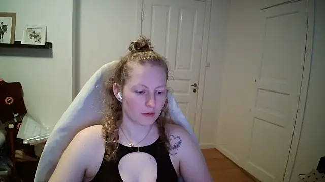 Girlnina-1995 Live XXX-Chat