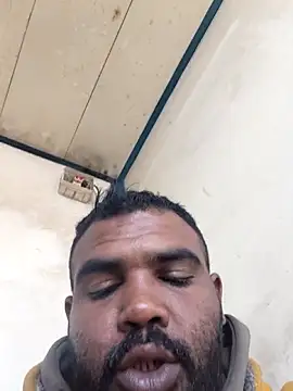 HANRSON: διαδικτυακό σόου στην κάμερα