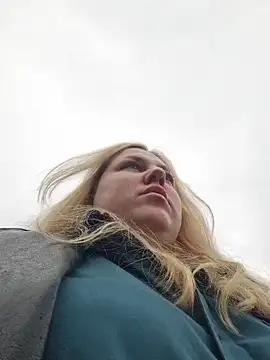 LianaJu élő XXX-chatje