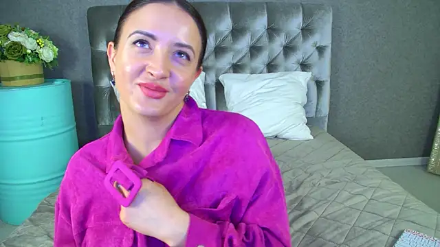 ElinaBellucci live XXX chat