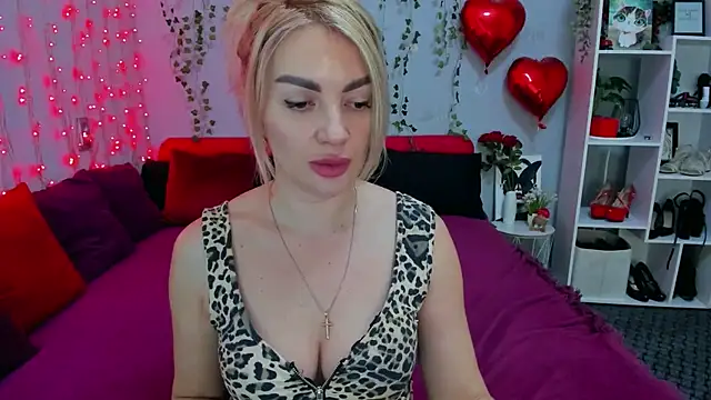 دردشة LunaBellucci الجنسية المباشرة