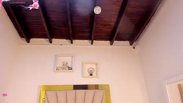 vahiolet_fuentes' Live XXX Chat