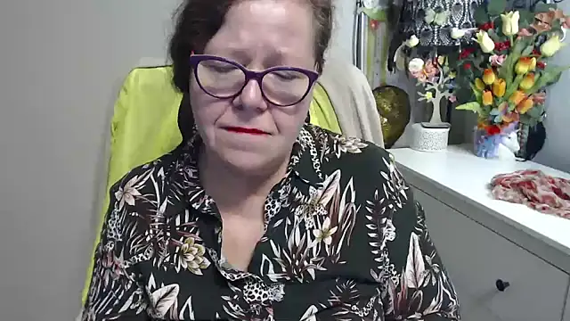 Adelewildx: онлайн-секс-чат