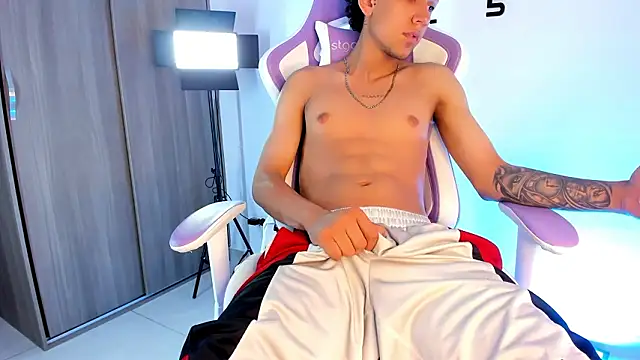 dominik_jackson_ 라이브 XXX 채 팅