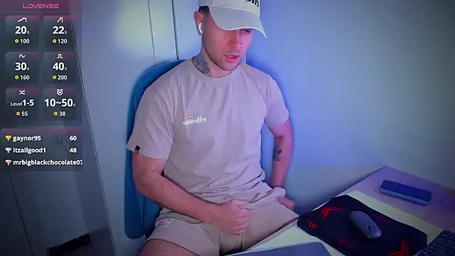 HonestAndrew Chat XXX live