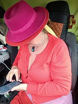 Hot-Muci – Live XXX-chat