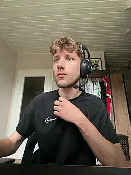 YoungSkinnyBoy20's Webcam Show