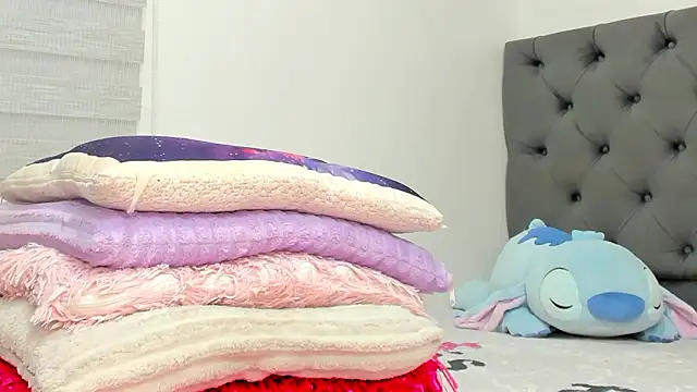 Elizabeth_18_ live XXX chat