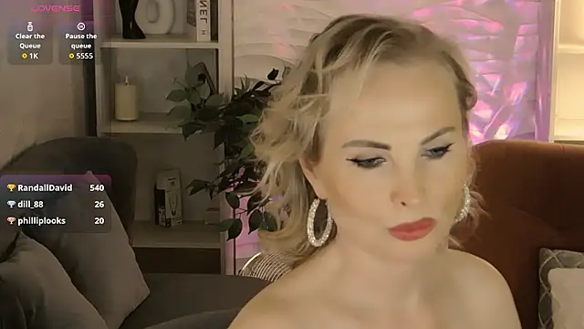 Sandra_KindのライブXXXチャット