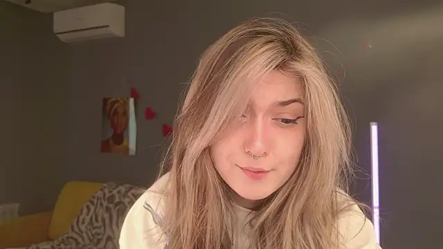 BellaSinkのライブXXXチャット