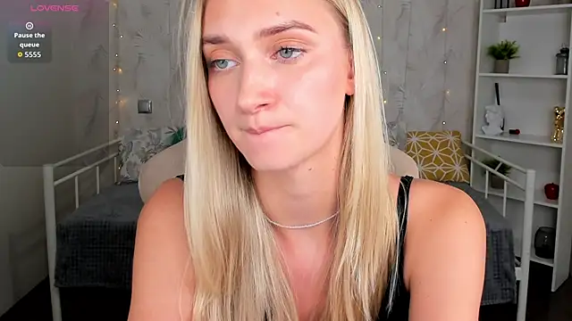 Онлайн чат XXX Sofiaa_Adams