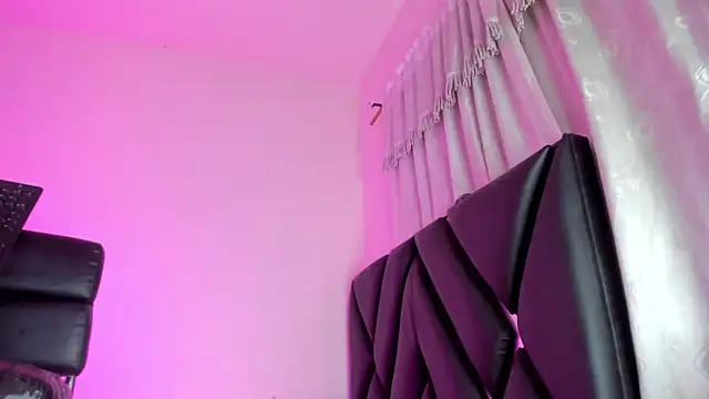 stephany_doll_ Show in webcam