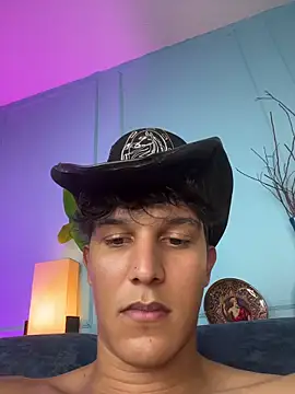 Show modela Leo_Savage_ na web-kameri