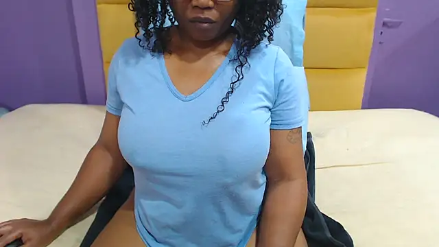 PeachAss4UU – Live XXX-chat