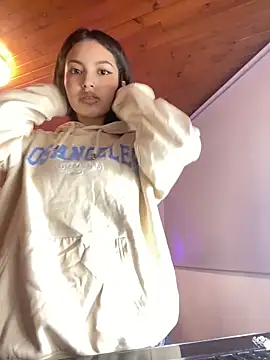 Mady_Pink élő XXX-chatje