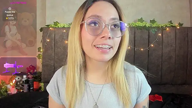 LanaMills_'s Live XXX Chat