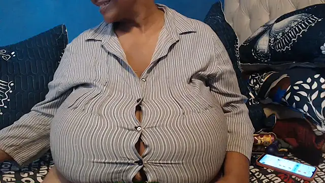 CUTEFIRMMELONSS Chat XXX in diretta