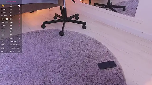 Mira_Falls 现场XXX聊天