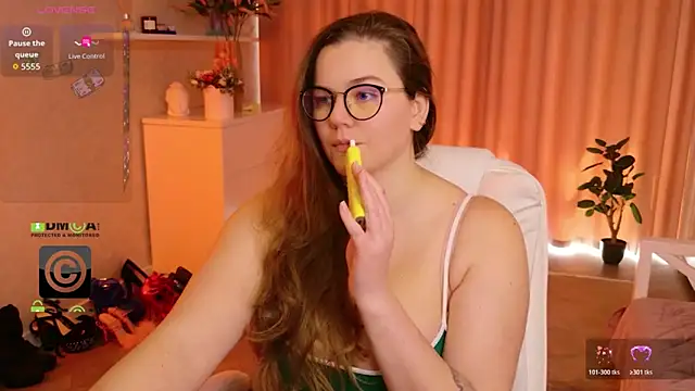 KellyKleine élő XXX-chatje