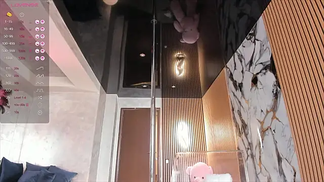 LisaAkira élő XXX-chatje