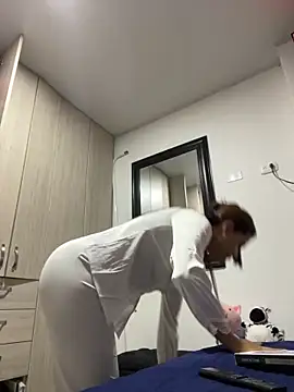 Pretty__Milf's Webcam Show