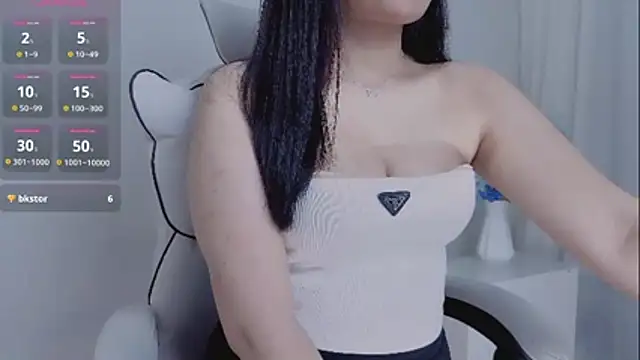 Crystal_Lea 即時 XXX 聊天