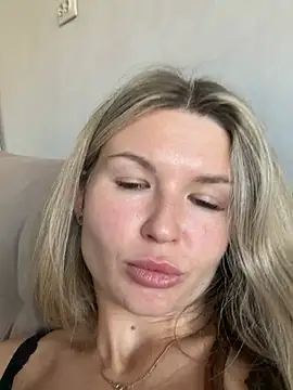 AngelMiaM: онлайн-секс-чат